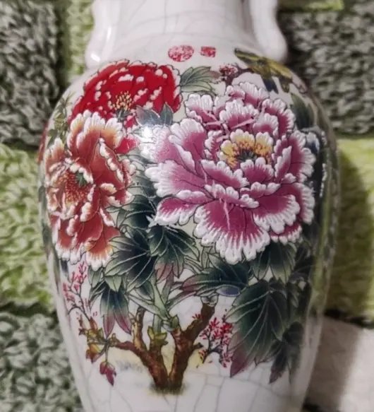 Vintage Chinese Porcelain Vase – 8.3" Floral Ceramic Oriental Decor