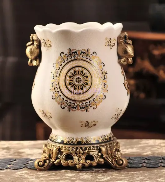 Ceramic Art Vase – New Retro Style