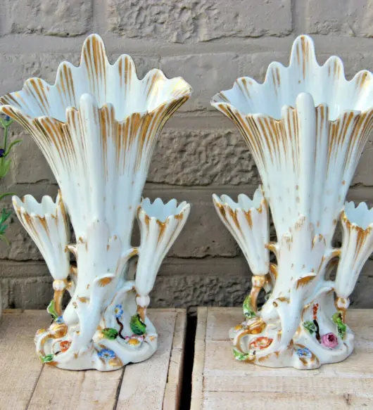 PAIR Antique Vieux Paris Porcelain Pique-Fleur Cornet Vases